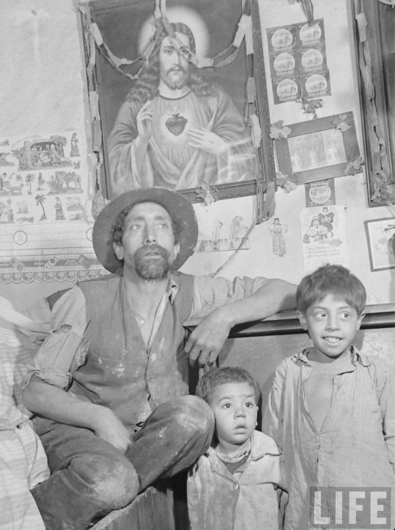 Єврейське гетто у Мукачеві, циганські родини Ужгорода та Мукачева на сторінках американського журналу LIFE (фото)
