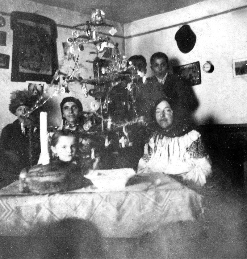 Різдвяна ялинка у закарпатських гуцулів. Селище Ясіня, 1930 1940 рр