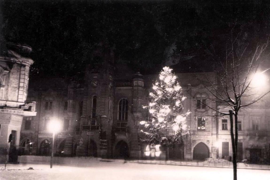 Ялинка у центрі Мукачева біля ратуші, 1936 рік