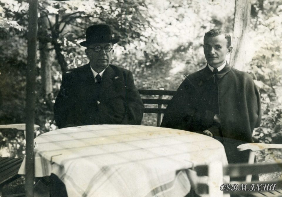 Священники Августин Волошин і Анастасій Ключик у Празі, 1940 ві роки, Osbm.in.ua